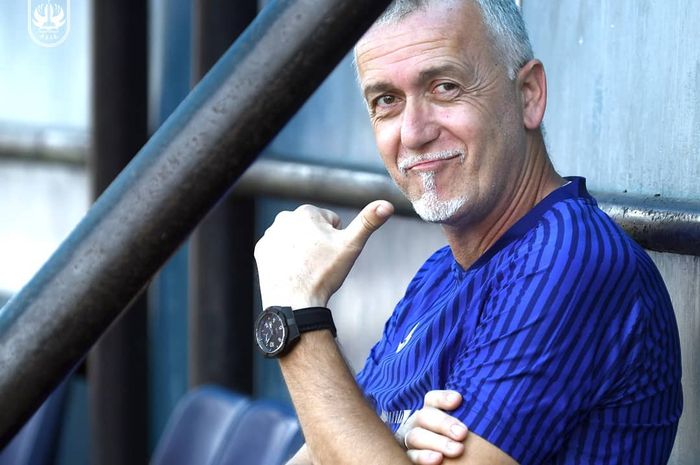 Pelatih PSIS Semarang, Dragan Djukanovic.