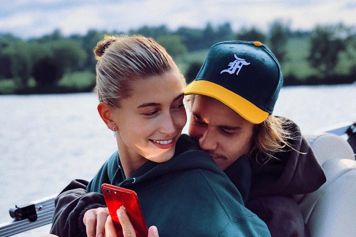 Justin Bieber dan Hailey Baldwin resmi tinggal di rumah baru di Beverly Hills, California.