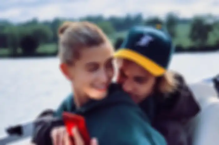 Justin Bieber dan Hailey Baldwin resmi tinggal di rumah baru di Beverly Hills, California.
