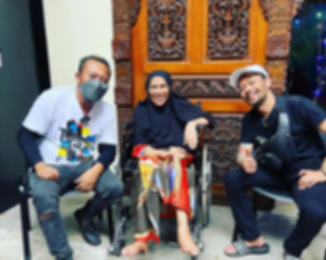 Foto perubahan tubuh Dorce Gamalama juga memancing respons dari netizen lainnya.  mereka ikut mendoakan hal yang sama atas kesembuhan Dorce. 
