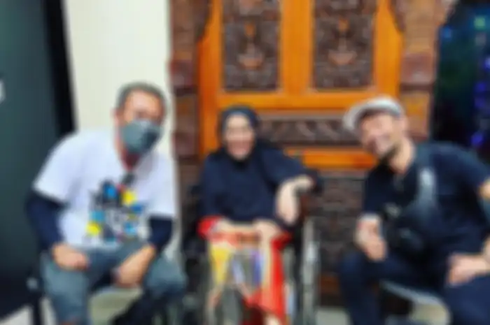Foto perubahan tubuh Dorce Gamalama juga memancing respons dari netizen lainnya. mereka ikut mendoakan hal yang sama atas kesembuhan Dorce. 