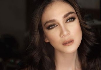 Pernikahan Syahrini Semakin Dekat, Luna Maya Unggah Foto Pakai Gaun Bergaya Transparan dan Jadi Sorotan