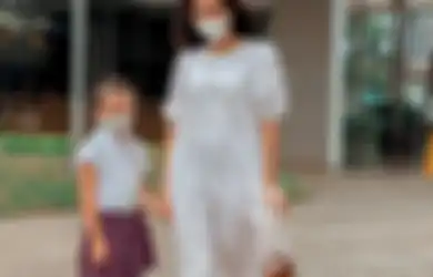 Baju Sekolah Gempi Curi Perhatian, Foto Anak Gading Marten Tidur Pulas di Dada Gisel Jadi Sorotan
