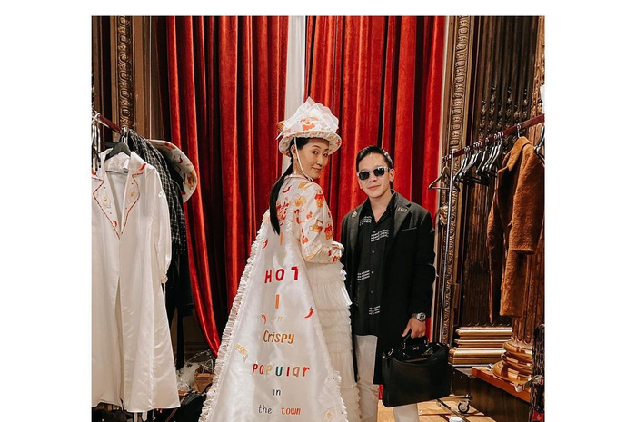 Jordi Onsu buka suara atas kritik pedas ke Geprek Bensu. Adik Ruben Onsu beri respons atas klaim Geprek Bensu di Paris Fashion Week.