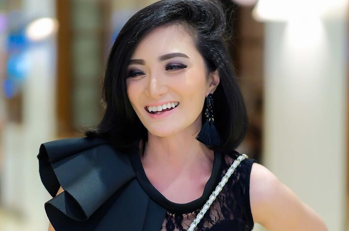 Kiki Amalia dilamar Agung Nugraha.