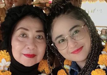 Bak Firasat, Ibunda Dewi Perssik Mimpikan Mendiang Suami yang Seakan Memberitahu Putrinya Sedang Sakit