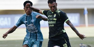 Hasil Liga 1 - Eksekusi Ajaib Tyronne Del Pino Selamatkan Persib dari Kekalahan atas PSBS Biak