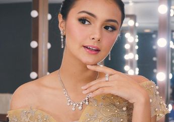 Tampil Elegan saat Kondangan dengan Dress Warna Gold Ala Amanda Rawles