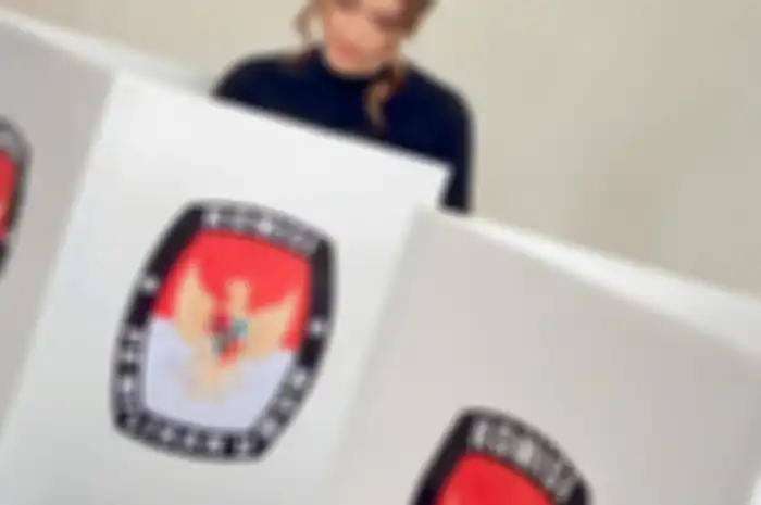 Cinta Laura menggunakan hak pilihnya dalam Pemilu 2024 saat berada di New York.