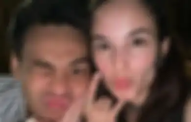 Bukan Honeymoon, Chelsea Islan dan Rob Clinton Nge-DJ Usai Menikah