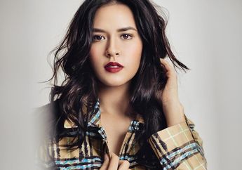 Gaya Edgy Raisa Andriana Momong Anak saat Liburan yang Curi Perhatian