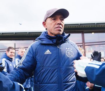 Simon Tahamata resmi menjadi Kepala Pemandu Bakat Sepak Bola Indonesia.