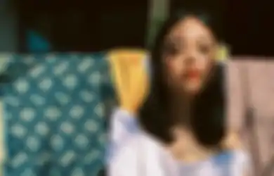 3 Gaya Kasual Modis Sakina Tama Cukup dengan 1 Model Slip On