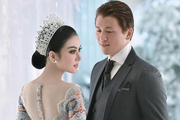Selalu Umbar Kemesraan, Perlakuan Reino Barack saat Syahrini Pemotretan Justru Tuai Komentar