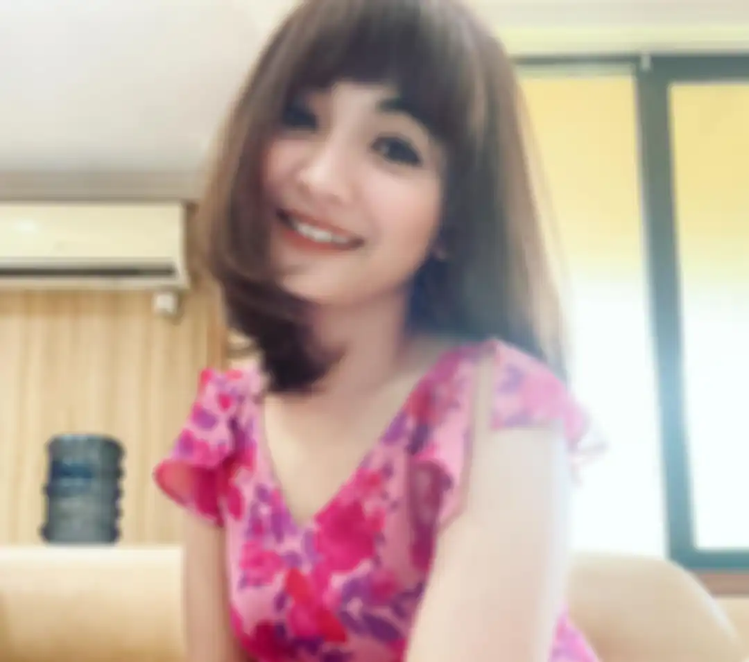 Riesca Rose, wanita yang diduga sebagai selingkuhan Sule yang kini sedang proses cerai dengan Nathalie Holscher.