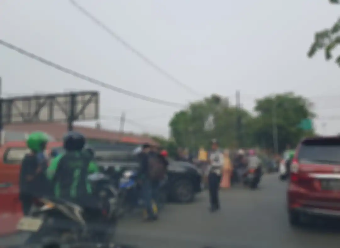 Ojek online yang parkir dan mangkal sembarangan membuat lalu lintas padat