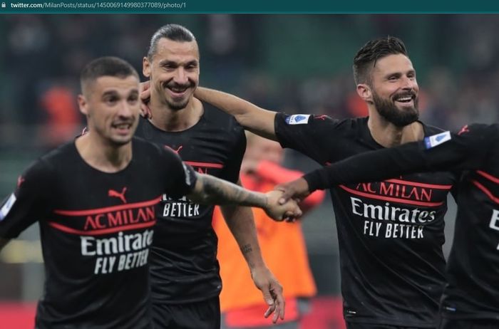 Tampak Zlatan Ibrahimovic dan Olivier Giroud bersama-sama merayakan kemenangan AC Milan atas Hellas Verona.