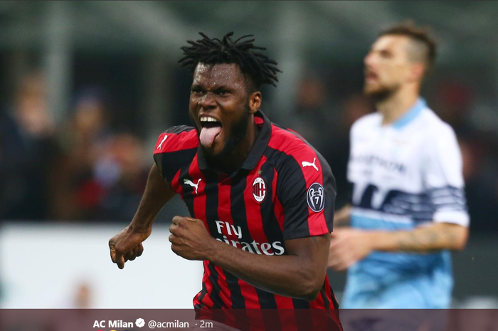 Gelandang AC Milan, Franck Kessie, merayakan gol yang dicetaknya pada laga melawan Lazio di pekan ke-32 Liga Italia, Sabtu (13/4/2019) di San Siro.