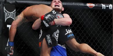 SEJARAH HARI INI - Langgar Batas Berat Badan, Khabib Banting-banting Lawan Jadi Mainan