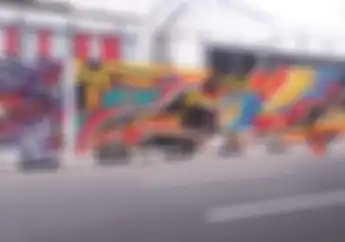Kirim Pesan Bermakna, 7 Seniman Lukis Mural Di Tembok Gedung Kompas Gramedia