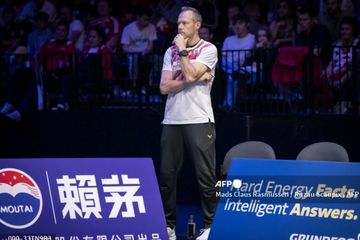 Kenneth Jonassen kecewa dengan kekalahan tunggal putra Malaysia, Leong Jun Hao,  di Japan Open 2025.