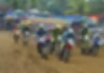 Adi Ceto dan Aris Garayam Tampil Beringas di Grasstrack Tasikmalaya