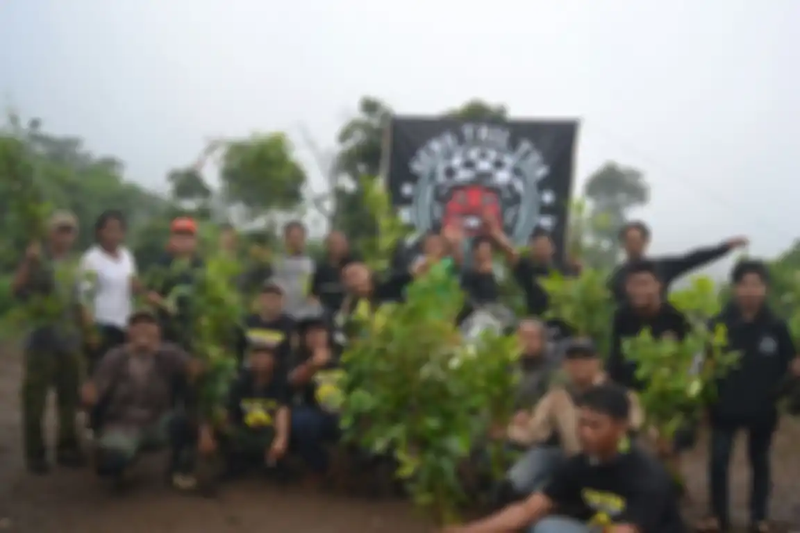 Simbolis penanaman pohon Salam oleh Geng Tril Tua Majalengka