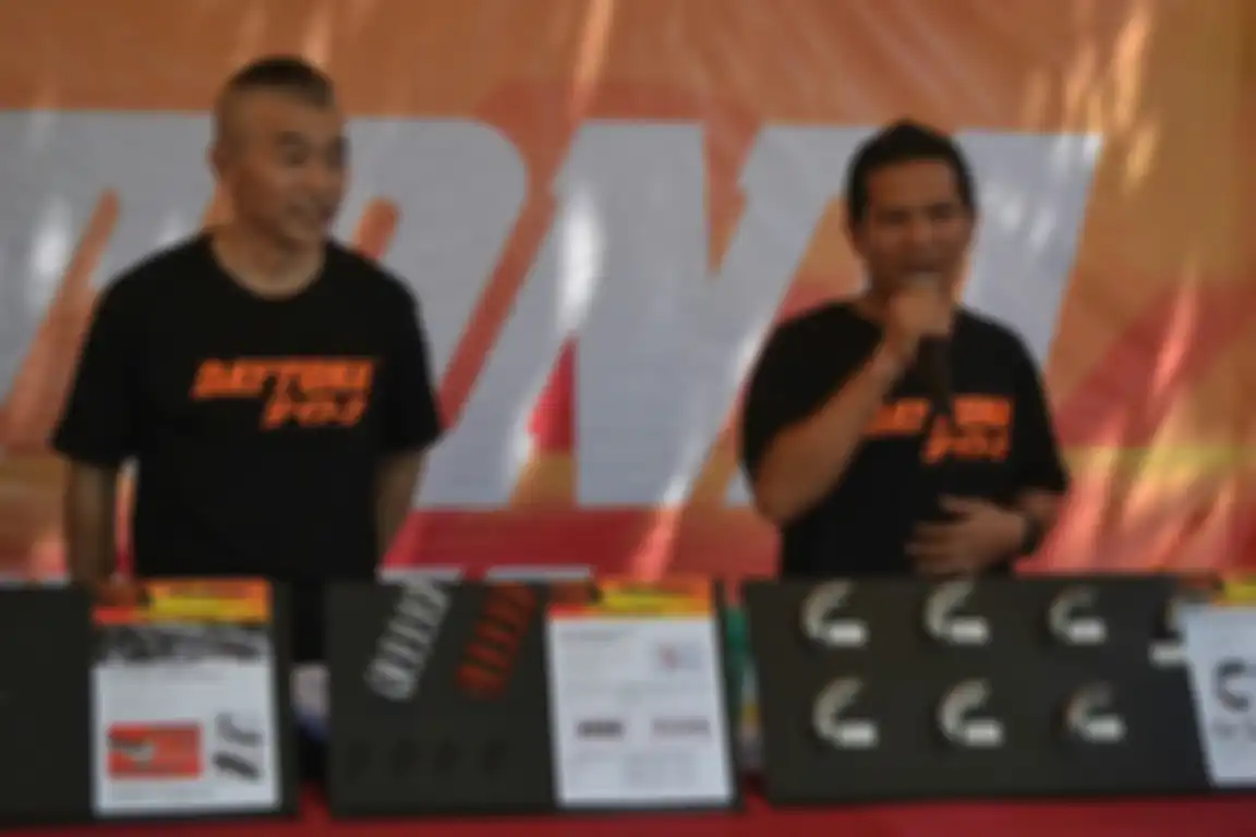Mr. Ken Imazu, Presdir Daytona Azi (kiri) & Ricky Hariyadi, GM Daytona Azia