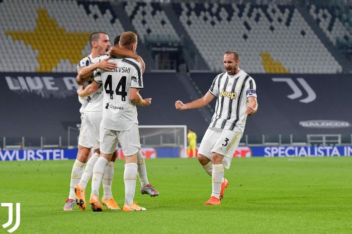 Pemain Juventus merayakan gol yang dicetak Dejan Kulusevski dalam laga melawan Sampdoria di Liga Italia, Minggu (20/9/2020) di Allianz Stadium, Turin.