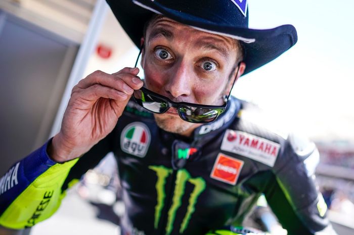 Pembalap Monster Energy Yamaha, Valentino Rossi, ketika selesai menjalani balapan MotoGP Americas 2019.