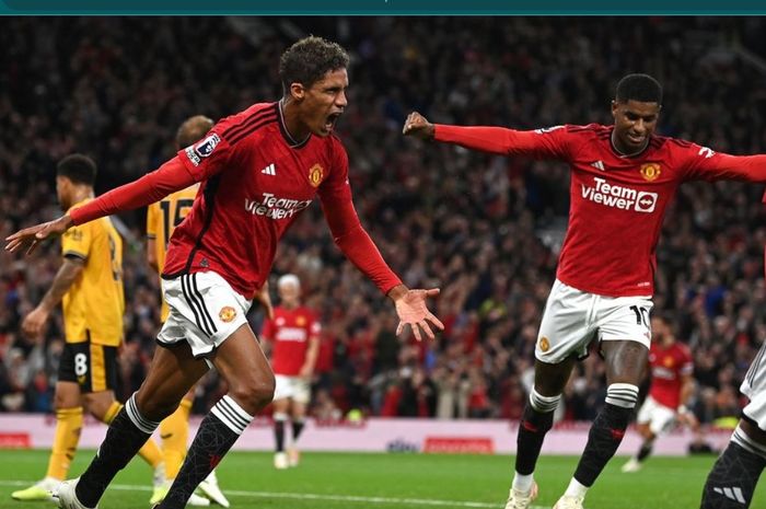 Selebrasi Raphael Varane usai menjebol gawang Wolverhampton Wanderers yang tentukan kemenangan 1-0 Man United atas Wolves di Stadion Old Trafford, Senin (14/8/2023) atau Selasa dini hari WIB.