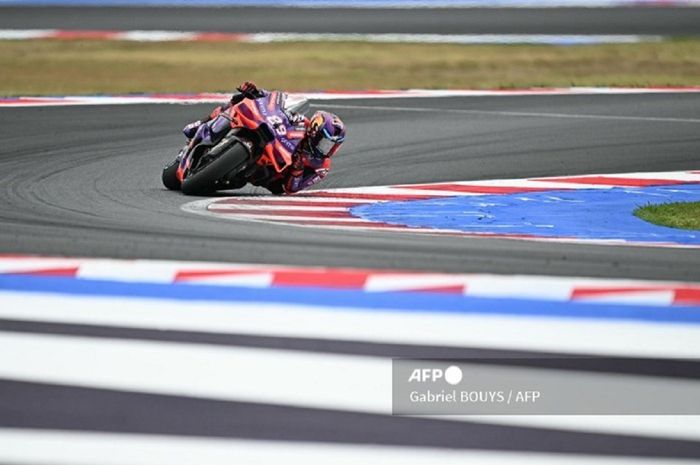 Pembalap Prima Pramac, Jorge Martin, melakukan keputusan besar yang salah hingga merosot drastis pada balapan MotoGP San Marino 2024 di Sirkuit Misano, Italia, Minggu (8/9/2024)