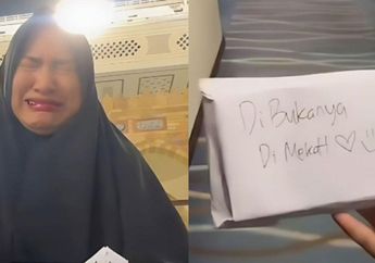 Bikin Nangis Brutal, Wanita Ini Berderai Air Mata Saat Buka Amplop dari Sahabatnya Ternyata Berisi Ini: Dibuka di Mekkah