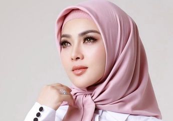 Pakai Celana Ketat, Syahrini Tampil dengan Fashion Hijab Pamer Lekuk Tubuh