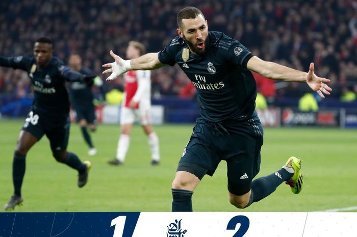 Penyerang Real Madrid, Karim Benzema, merayakan gol yang dicetak ke gawang Ajax Amsterdam dalam laga leg pertama babak 16 besar Liga Champions di Stadion Johan Cruijff ArenA, Rabu (13/2/2019).