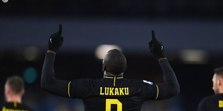 VIDEO - Romelu Lukaku Bobol Gawang Napoli dengan Aksi dari Tengah Lapangan