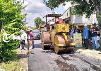 The Real Crazy Rich? Pria di Karanganyar Ini Aspal Jalan Rusak Pakai Duit Pribadi, Ternyata Masih Keponakan Presiden Jokowi