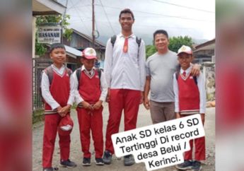 Bak Raksasa di Real Life, Inilah Sosok Siswa SD di Jambi Punya Tinggi Badan 2 Meter di Usia 12 Tahun: Anak SD Tertinggi di Dunia!