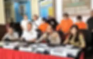Pesta Orgy yang Digerebek Polisi di Jakarta Selatan Ternyata Dilaporkan Via WhatsApp