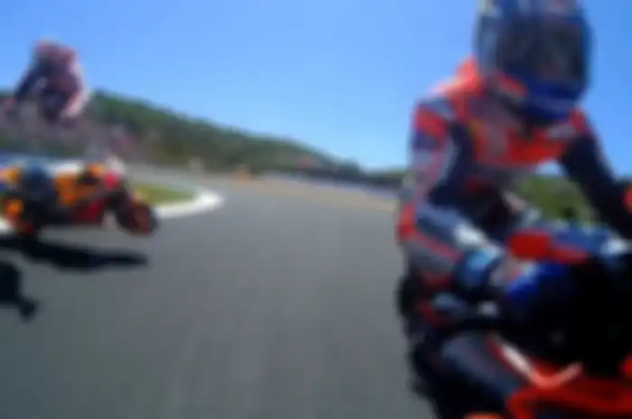 3 pembalap satuh dalam satu insiden MotoGP Spanyol