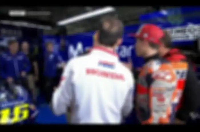 Marc Marquez saat berada di paddock Yamaha