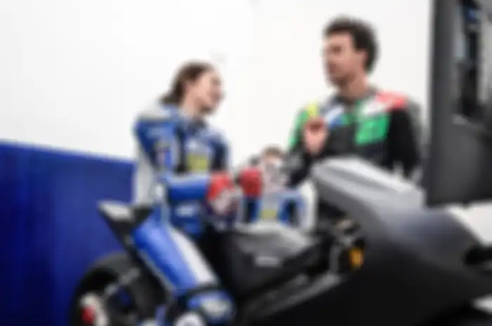 Franco Morbidelli (kanan) jeda MotoGP bukan liburan malah jadi mentor Master Camp VR46 angkatan VII