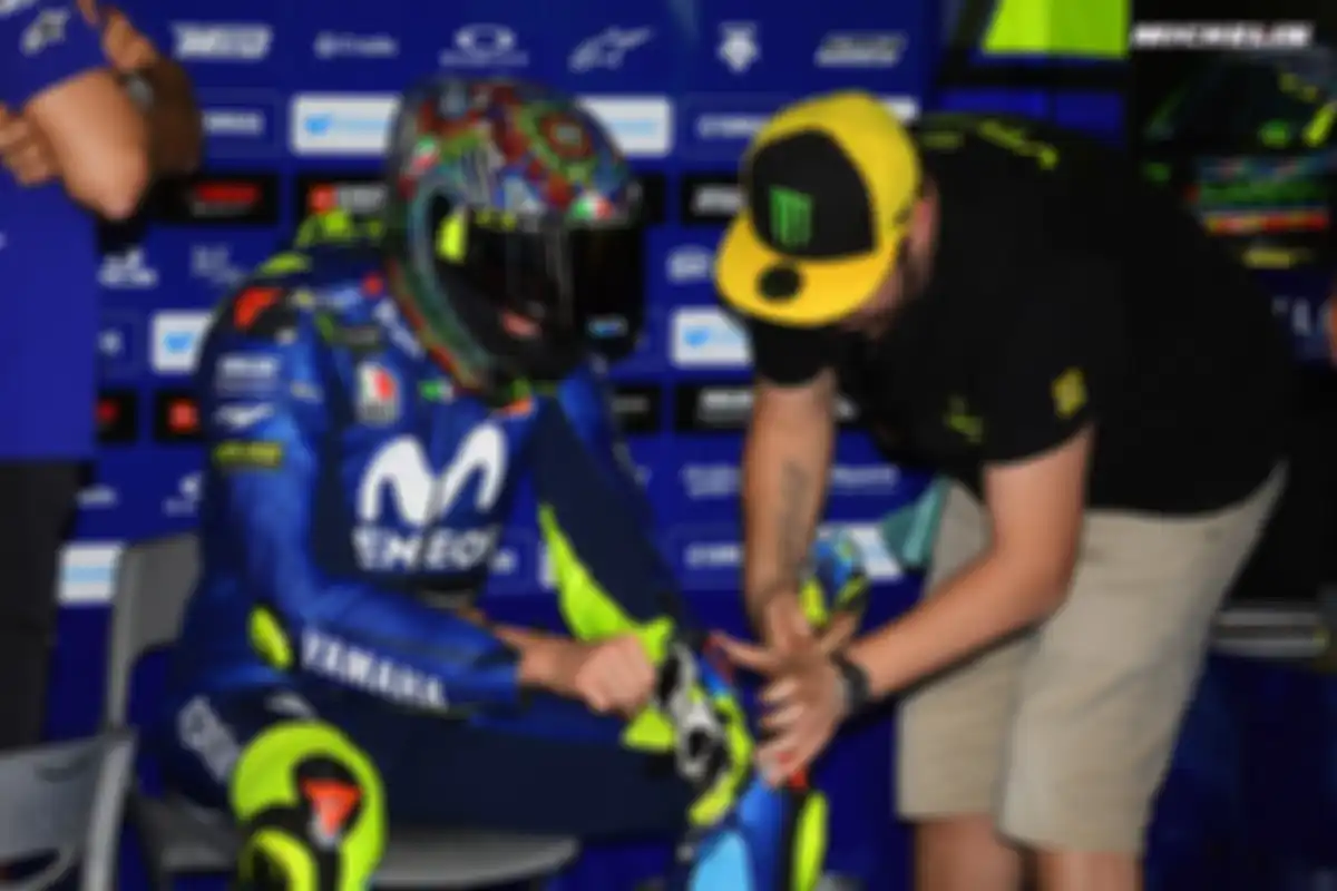 Pada tes pramusim hari kedua di Losail, Qatar, Valentino Rossi mengaku sempat mengalami masalah pada ban depan saat time attack