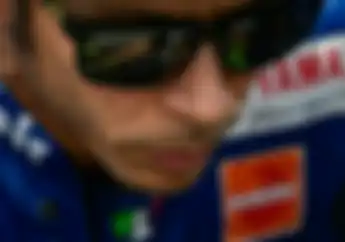 Video Pertama Kalinya Valentino Rossi Juara Dunia MotoGP, Libas Rivalnya Ditikungan Terakhir!