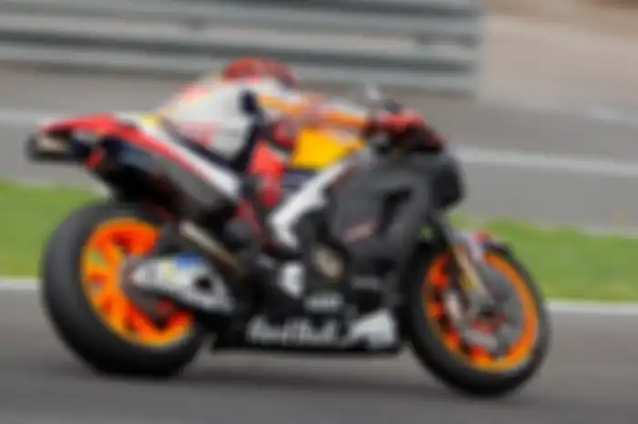 Marc  Marquez tes aero fairing dan swing arm pada tes resmi di sirkuit Jerez