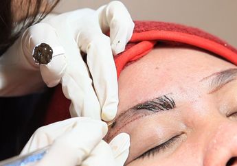 Waspada! Seorang Wanita Dikabarkan Mendadak Koma Setelah Melakukan Sulam Alis