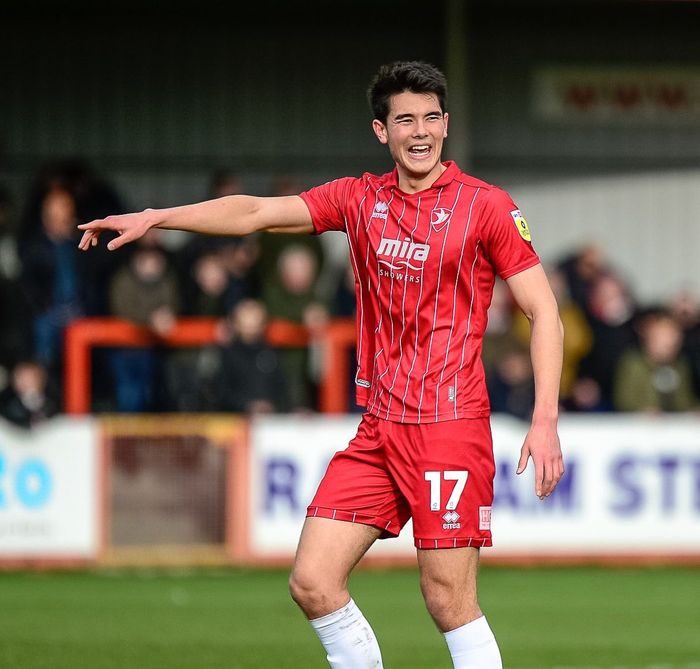 Elkan Baggott, saat menjalani debut bersama Cheltenham Town melawan Barnsley FC, Sabtu (18/2/2023).