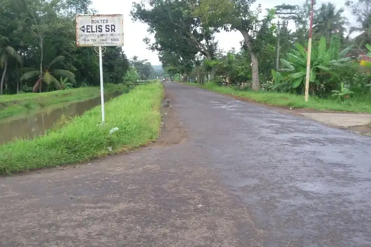 Jalan Kampung Sering Makan Korban, Ini Cerita Warga yang Bikin Merinding