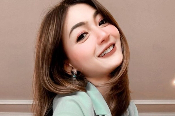 Biodata artis Riesca Rose
