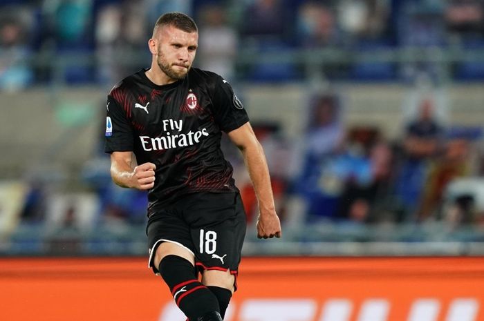 Ante Rebic, pemain pertama AC Milan yang mencapai 10 gol di musim 2019-2020. 